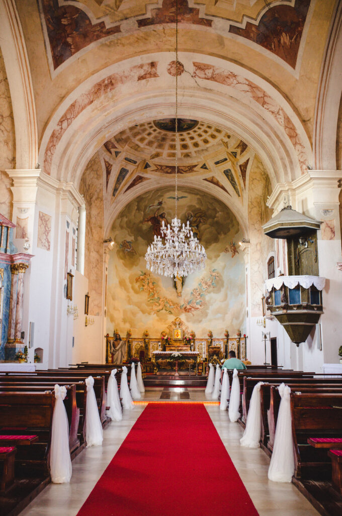 Pfarrei Hochzeit dekorierte Kirche